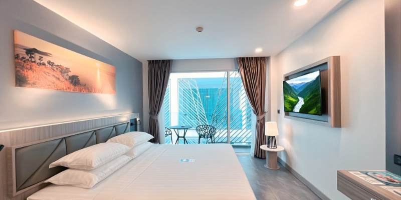 Deluxe King Balcony Room