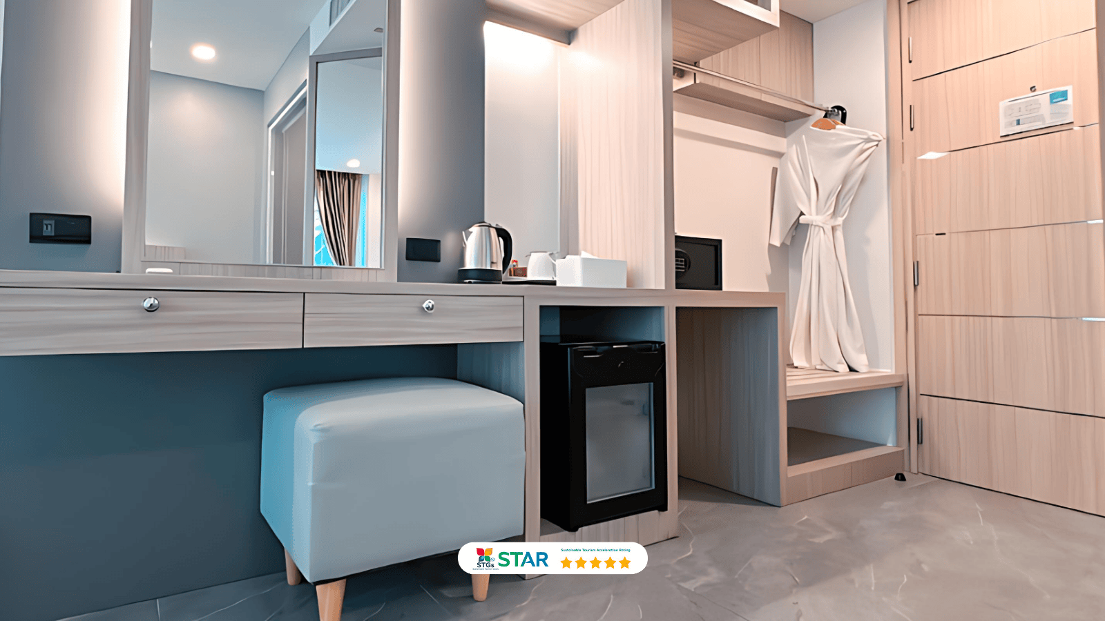 Deluxe King Balcony Room