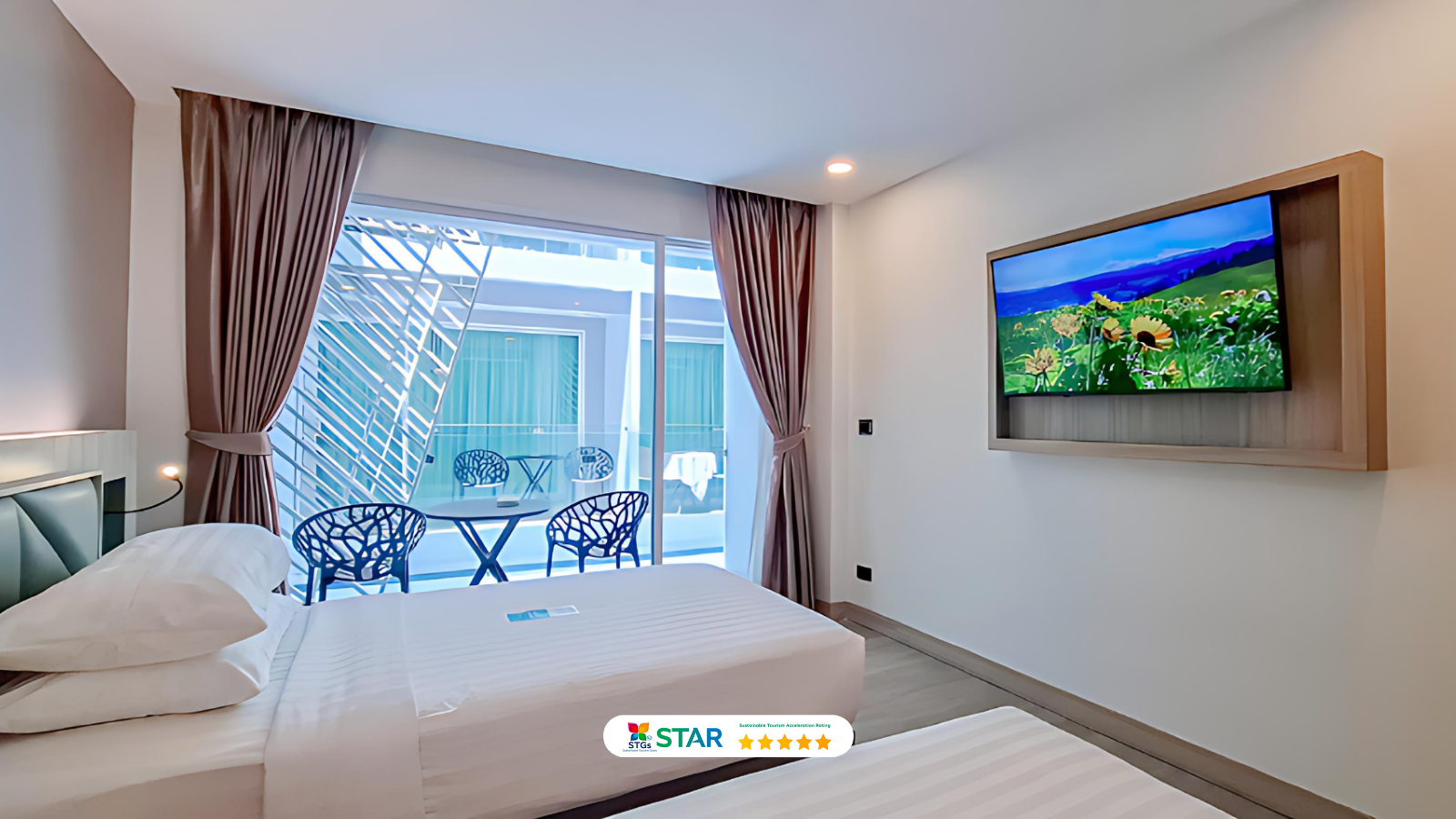 Deluxe Twin Balcony Room