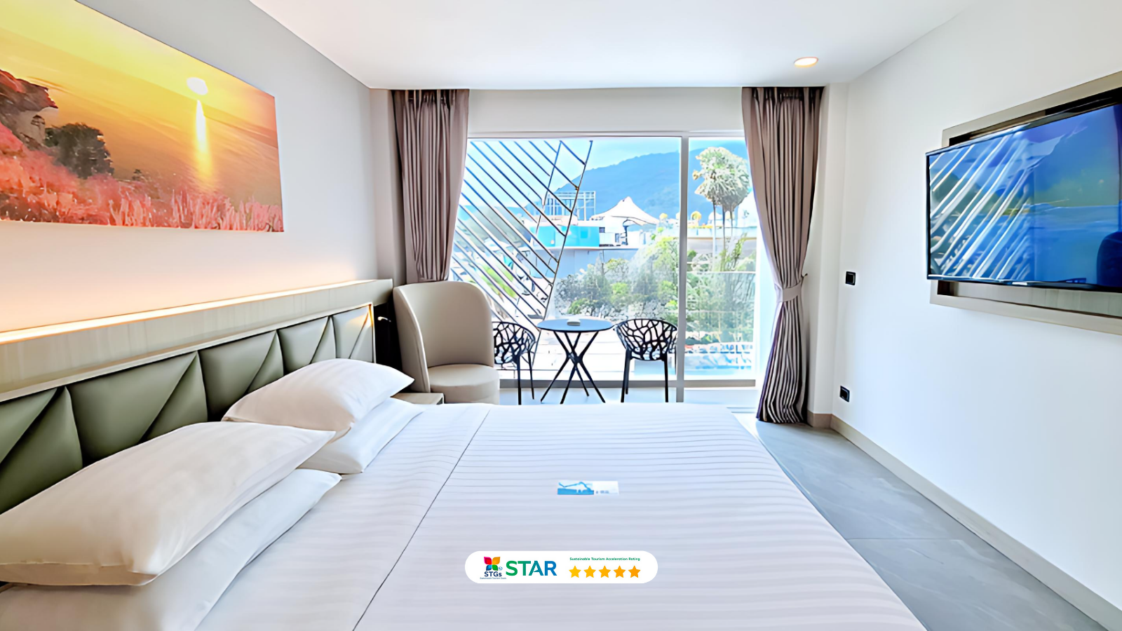 Deluxe King Balcony Mountain View