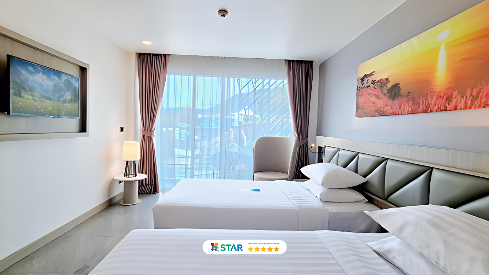 Deluxe Twin Balcony Mountain View