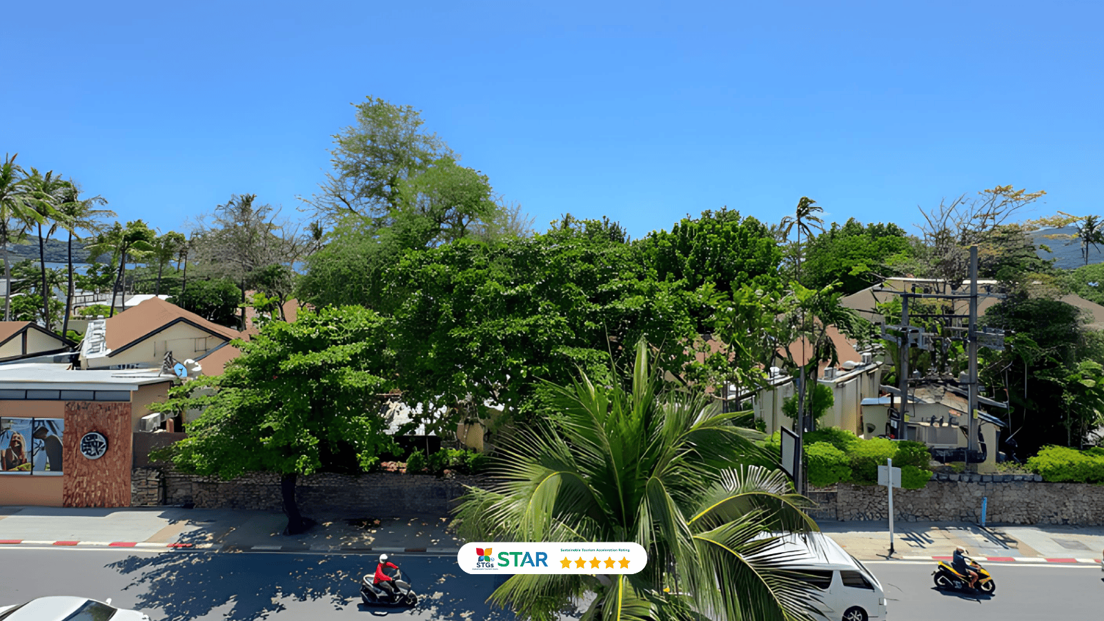 Deluxe King Balcony City View Room